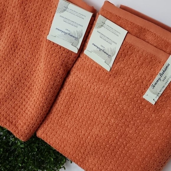 Tommy Bahama Set of 2 Bath Towels Waffle Coral Orange Abstract - Picture 4 of 5